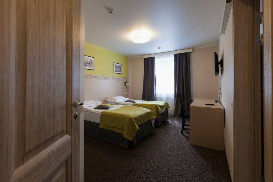 Фотографии номера Стандартный трехместный номер в Гостинице Приорат Гатчина