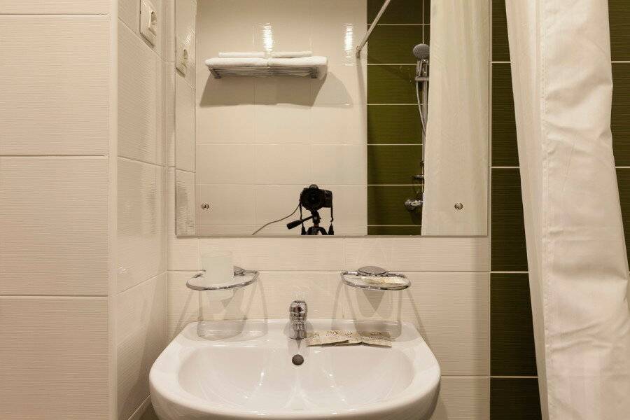 Фотографии номера Стандартный трехместный номер в Гостинице Приорат Гатчина