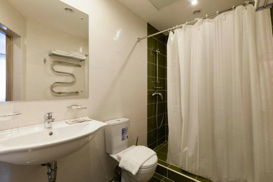 Фотографии номера Стандартный трехместный номер в Гостинице Приорат Гатчина